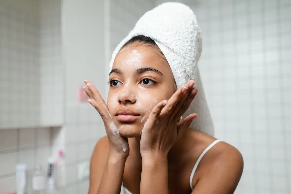 Les astuces pour garder une peau jeune et prévenir les signes de vieillissement prématuré