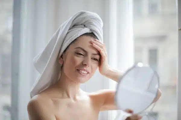 Obtenez une peau éclatante avec les meilleurs produits anti-âge