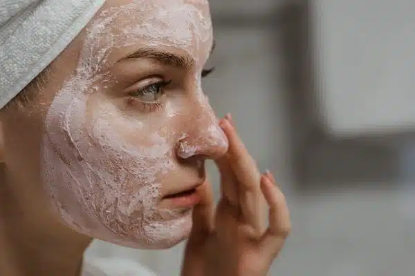 Les bienfaits incontournables de l’exfoliation pour une peau radieuse